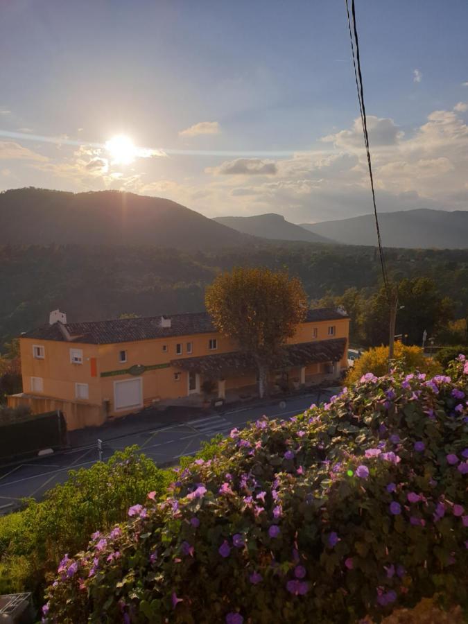 Отель Au Relais Provencal Баньоль-ан-Форе Экстерьер фото