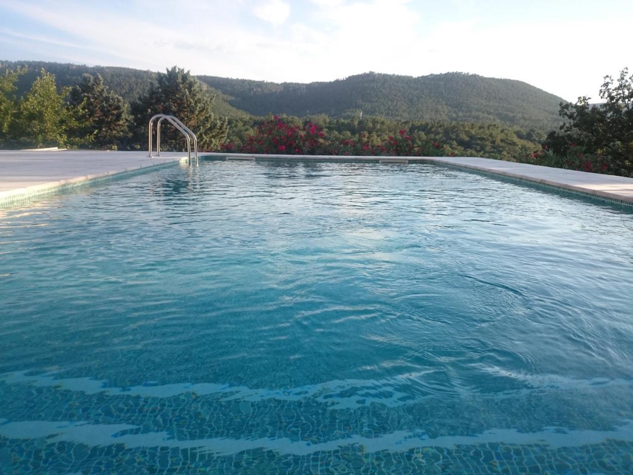 Отель Au Relais Provencal Баньоль-ан-Форе Экстерьер фото